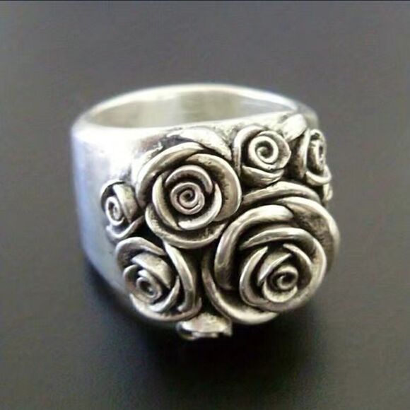 Vintage Style Silvery Rose Flower Ring - Picture 2 of 4